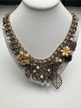 Bib style Garden Charm Statement Necklace - Unbranded